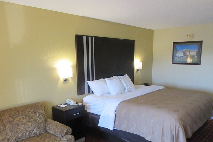 Room 9 of 39