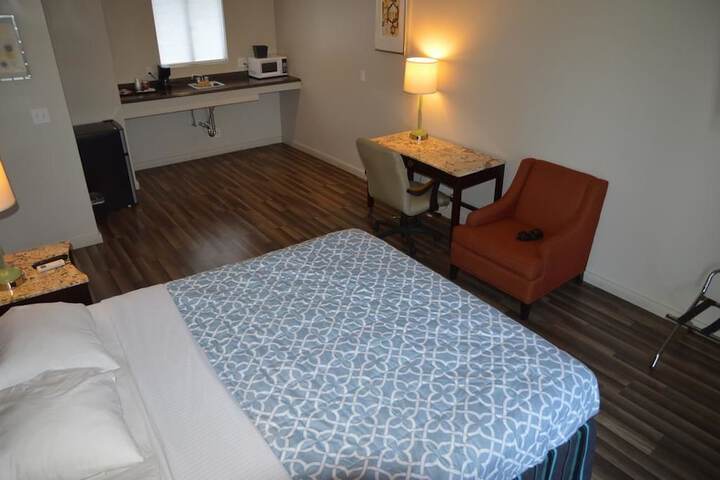 Room 10 of 14