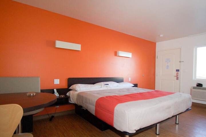 Room 16 of 27