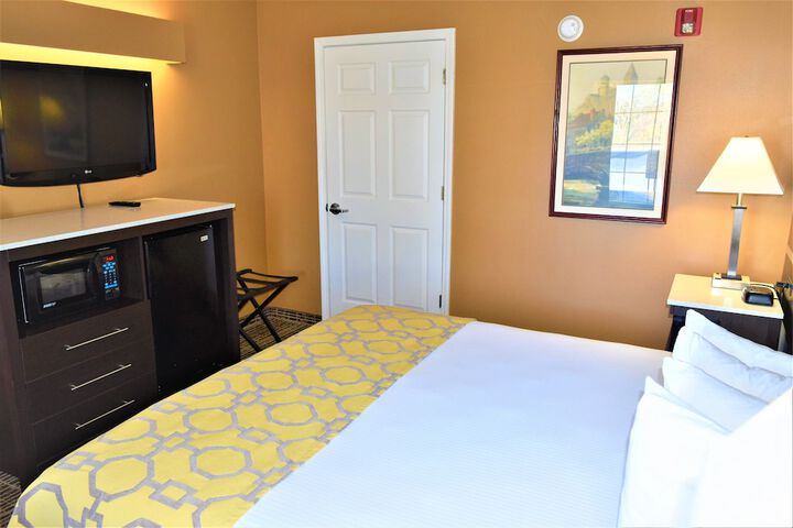 Baymont by Wyndham Forest City