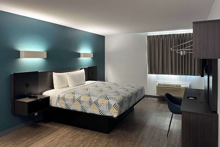 Room 10 of 20
