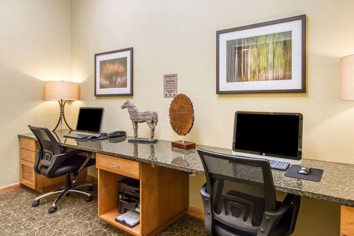 Business Center 39 of 39