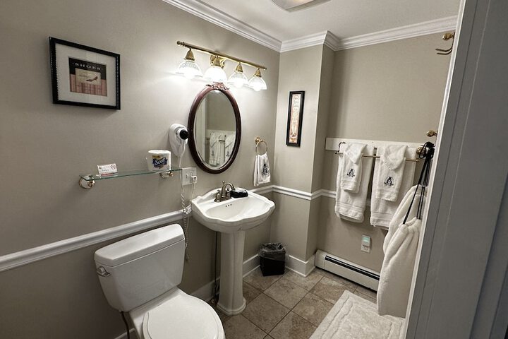 Room 65 of 200