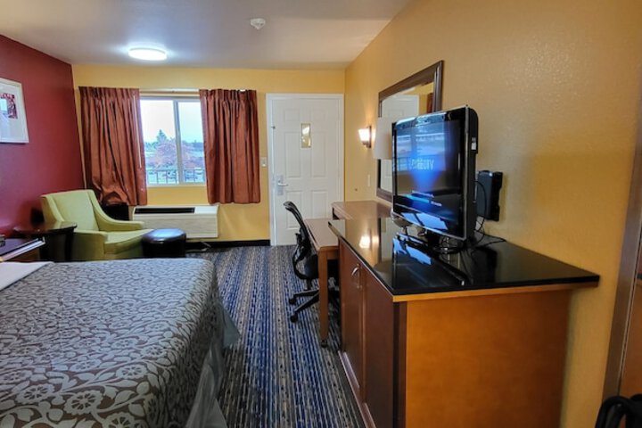 Olympic Inn & Suites