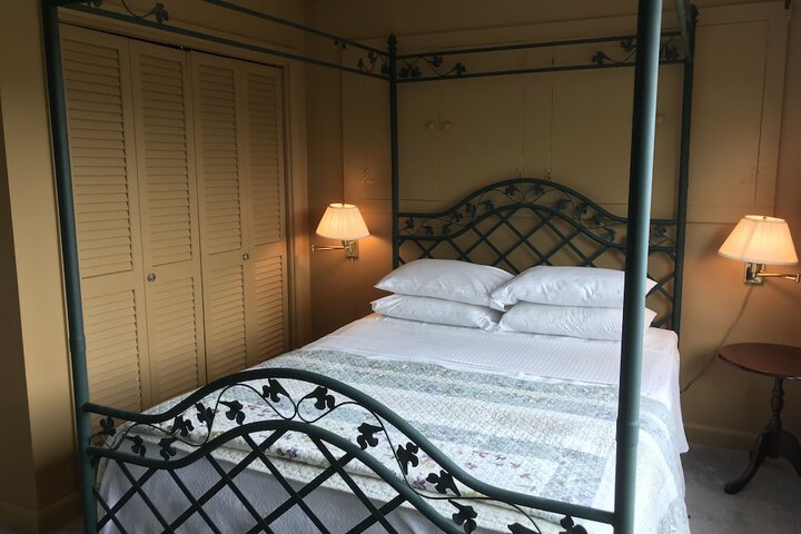 Room 49 of 80