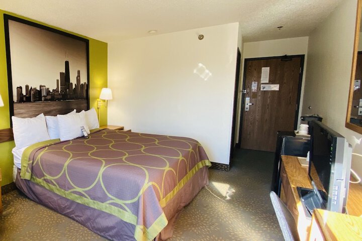 Super 8 by Wyndham Mokena / Frankfort /I-80