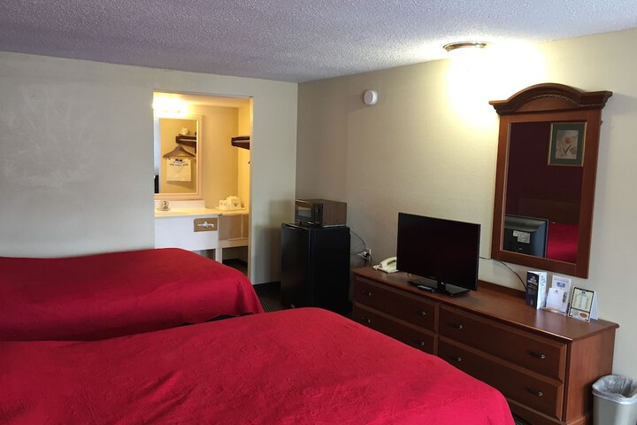 Room 7 of 13