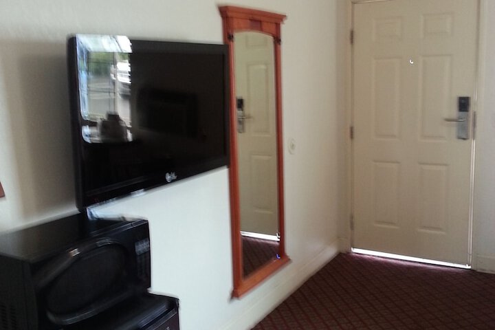 Room 32 of 52