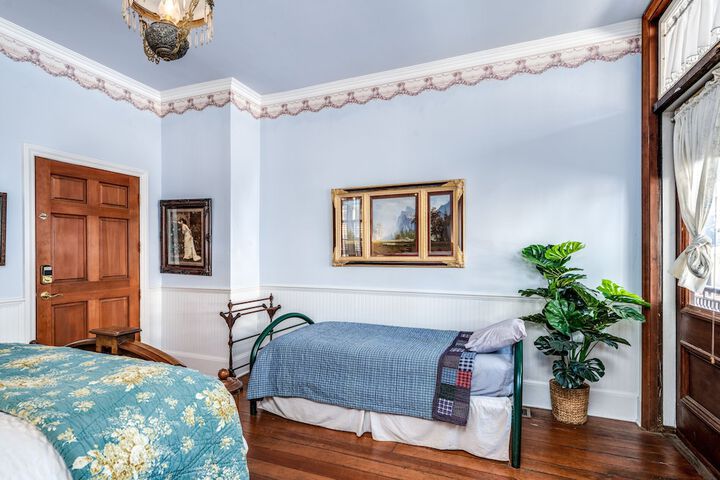 Room 43 of 89