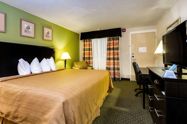 Room 10 of 27