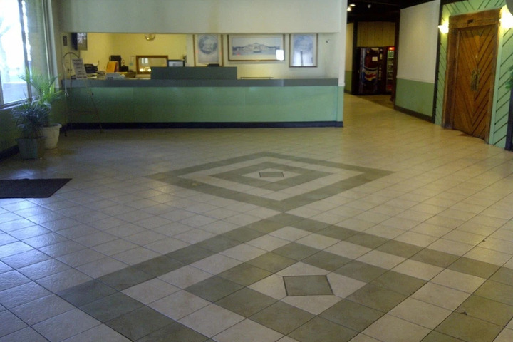 COUNTRY HEARTH INNS & SUITES