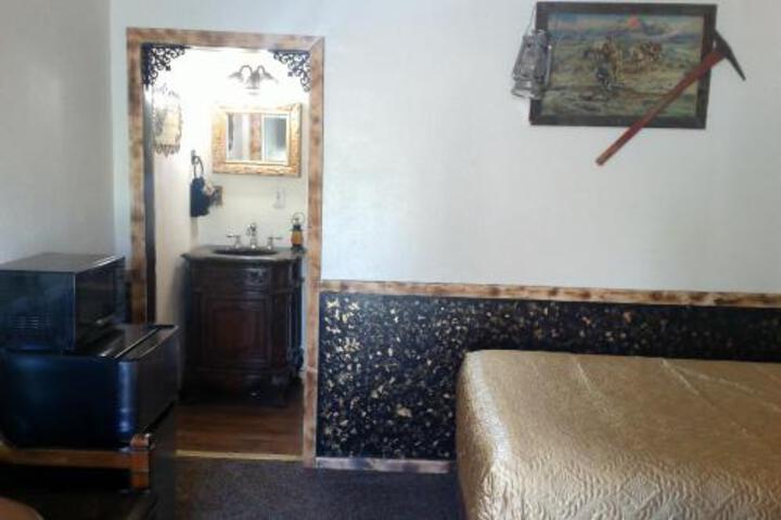 Room 8 of 10