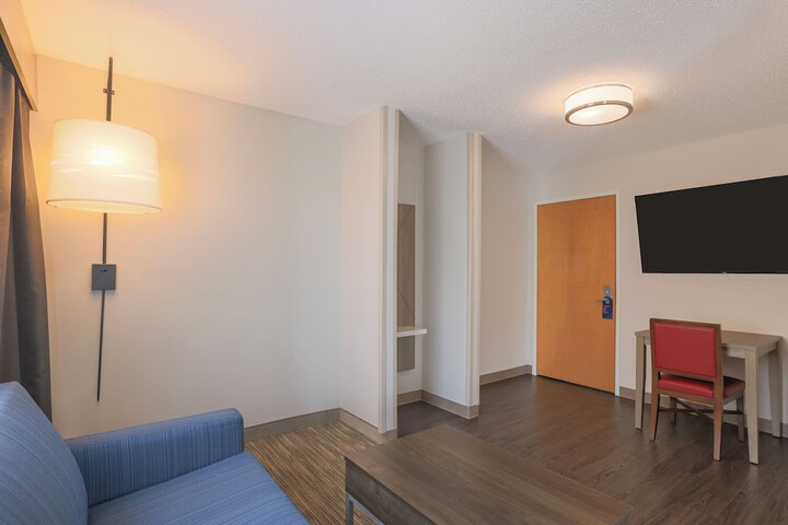 Room 16 of 73