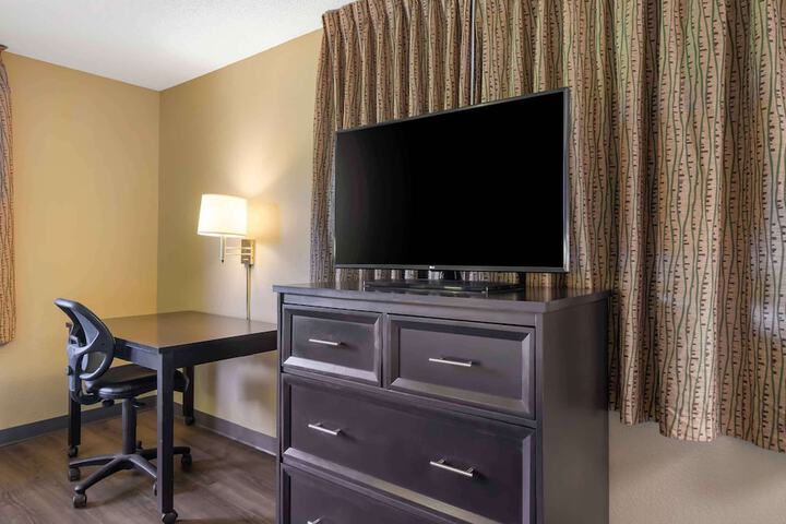 Room 16 of 40