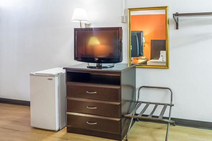 Room 25 of 28