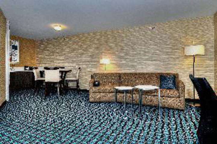 Suite 3 of 8