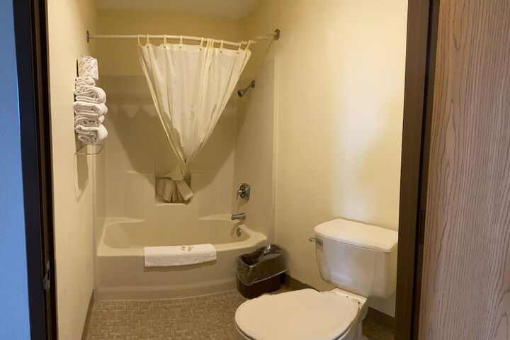 AmeriVu Inn and Suites