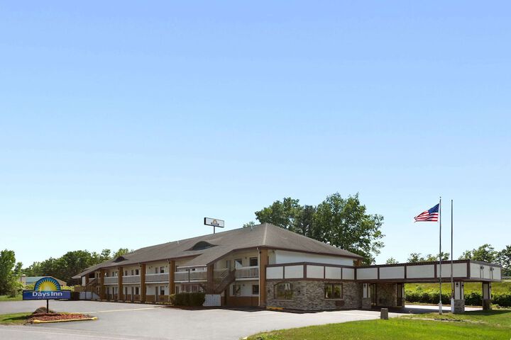 Days Inn by Wyndham Queensbury / Lake George