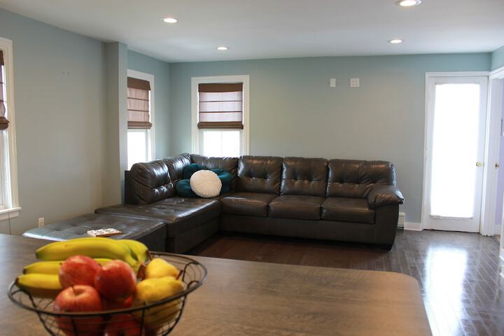 Lounge 53 of 53
