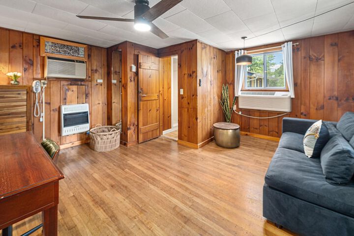 CedarWood Inn
