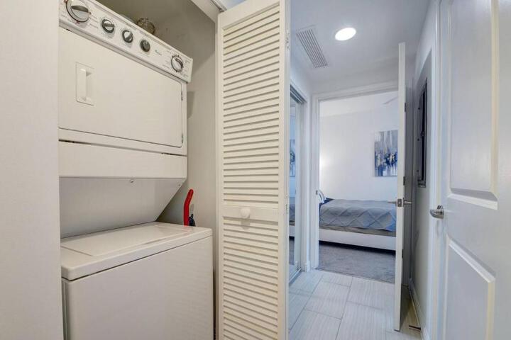 One bedroom in amazing condoBeach pass included!