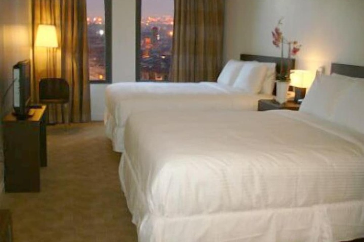 Room 33 of 41