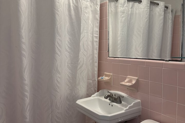 Royal Canadian Motel