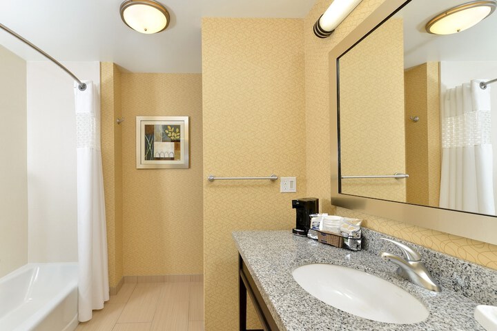 Room 33 of 47