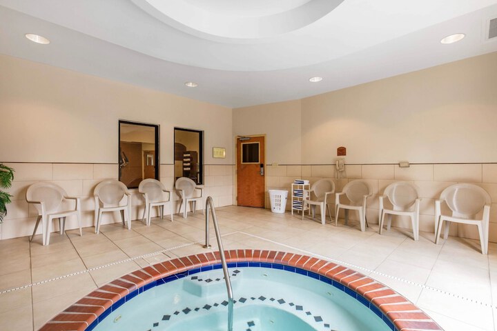 Pool 7 of 35