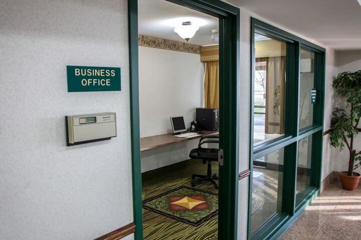 Business Center 30 of 32