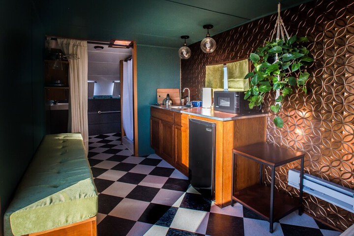 Room 152 of 183