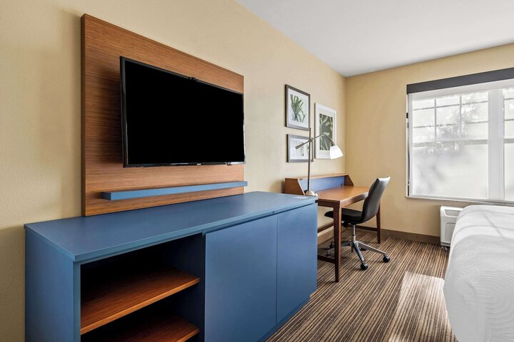 Room 27 of 40