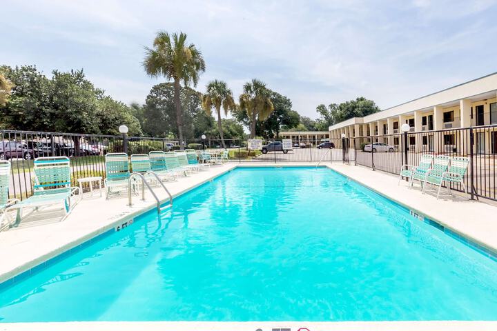 Pool 4 of 13
