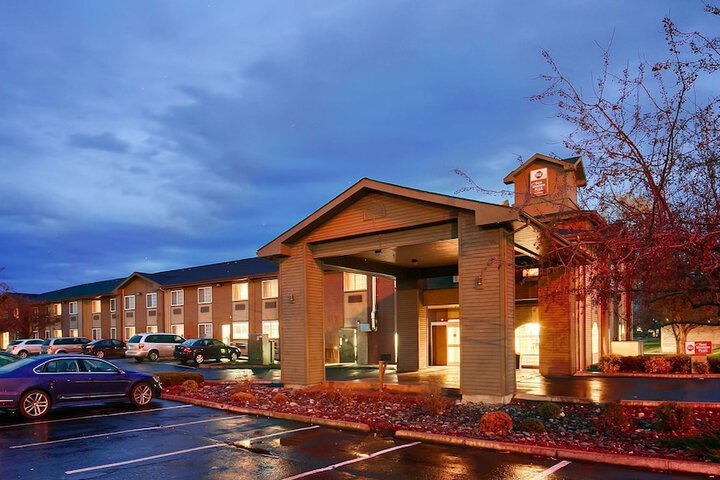 Best Western Plus Rama Inn & Suites
