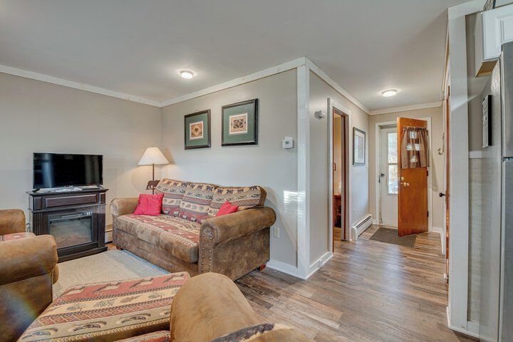 Cozy Pennsylvania Home w / Fire Pit & Dock Access!