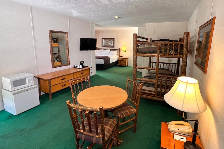 Room 16 of 38
