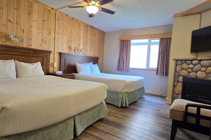 Aspen Village Inn
