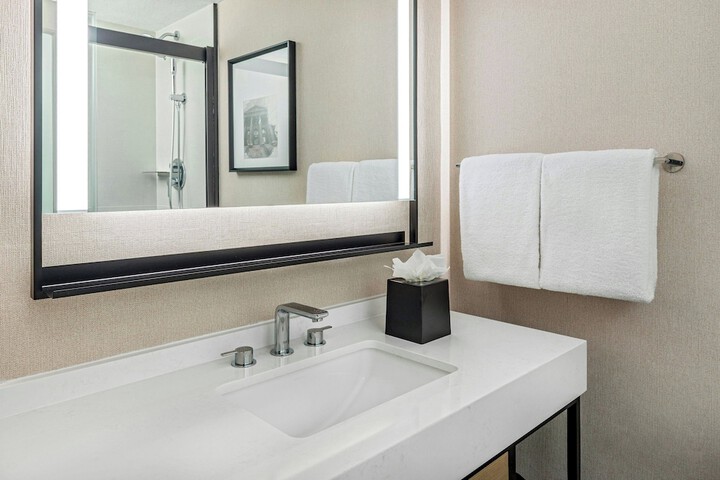 Sheraton Commander Hotel