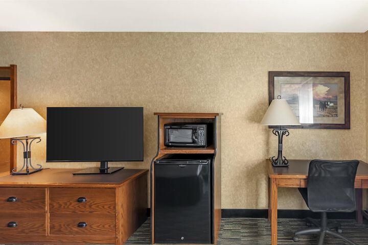Best Western Plus Kelly Inn & Suites