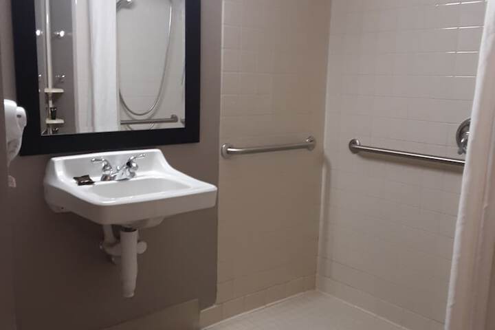 Room 12 of 26