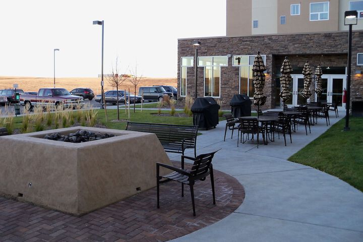 Hotel Exterior 34 of 38