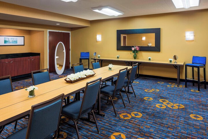 Courtyard Chicago Waukegan Gurnee