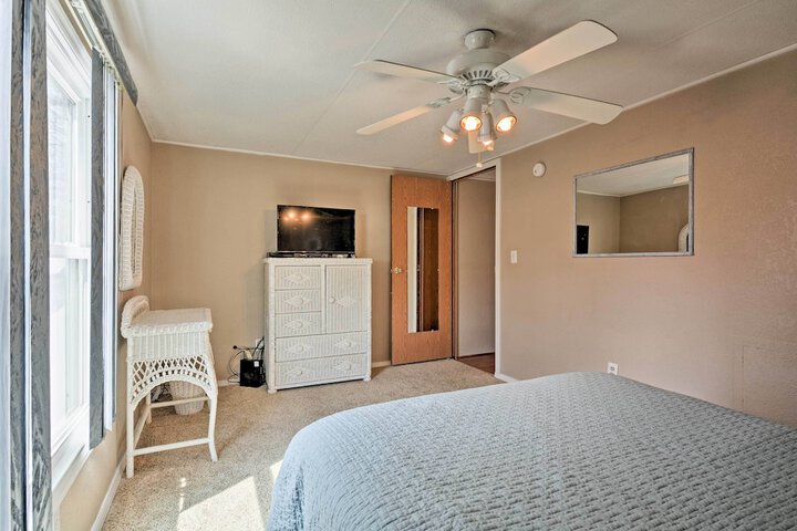 Hot Tub & Deck: Tranquil Home Near Grand Lake
