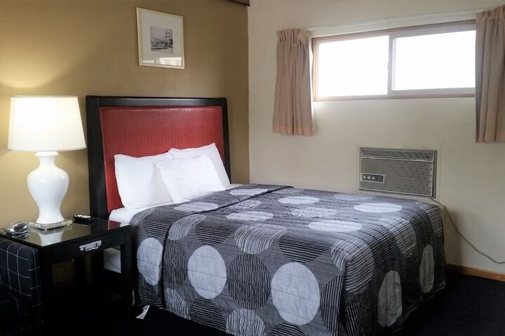 Room 12 of 24