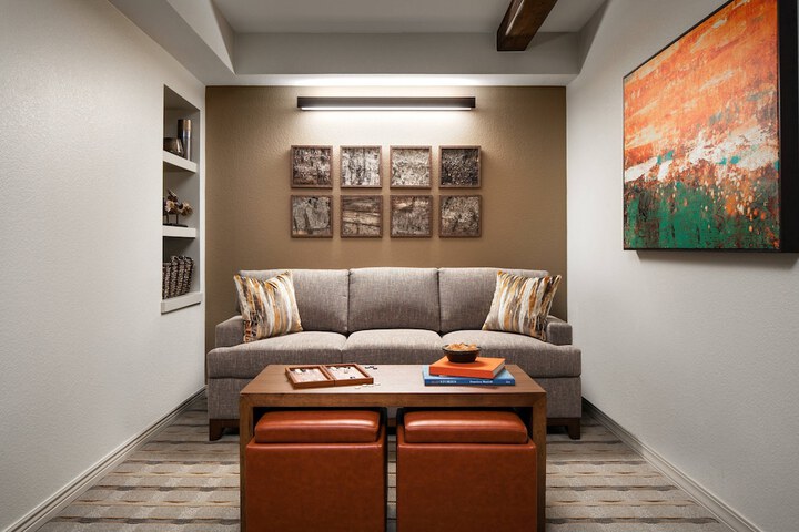 Room 9 of 16