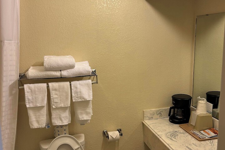 Executive Inn & Suites