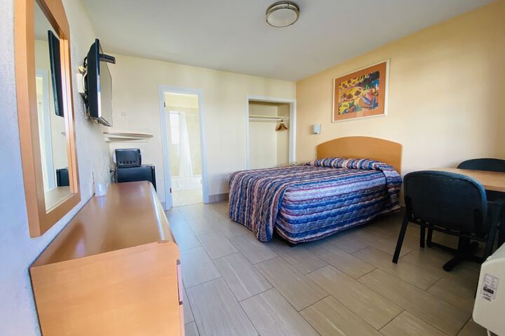 Room 12 of 27