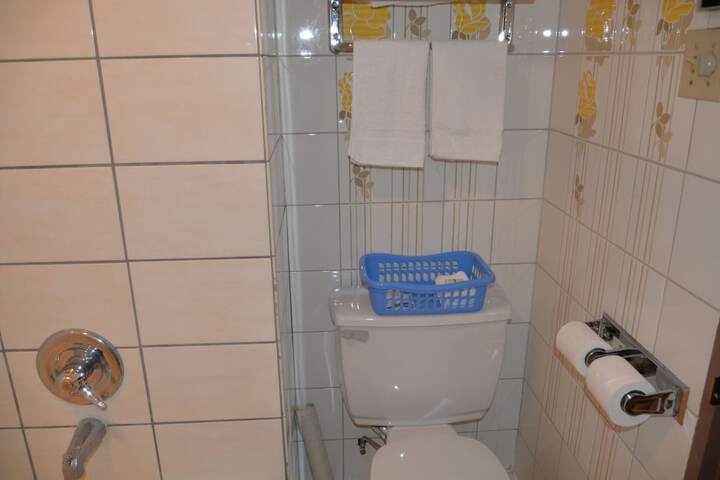 Room 15 of 33