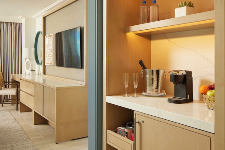 Loews Miami Beach Hotel – South Beach