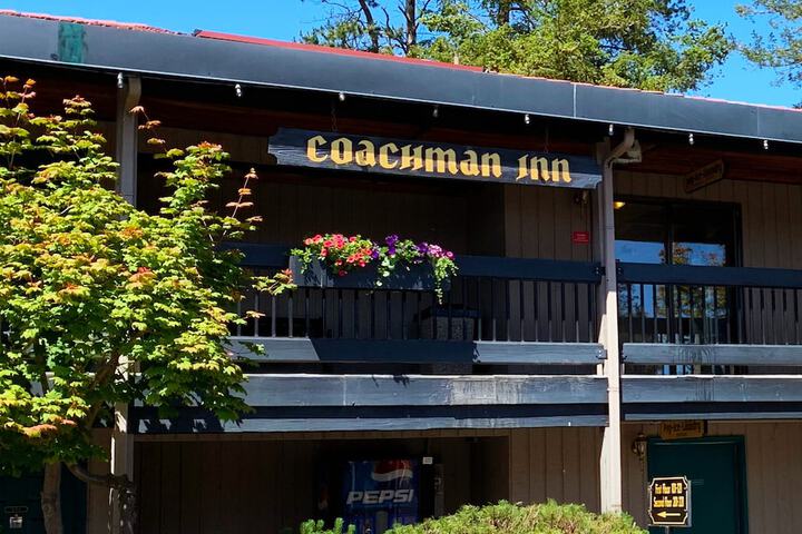 Coachman Inn & Suites